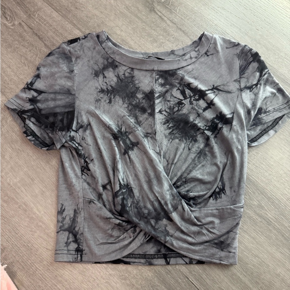 SHEIN Black and White Crop Tie Front Short Sleeve Tee